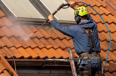 Démoussage et hydrofuge de toiture à Saint-Pern